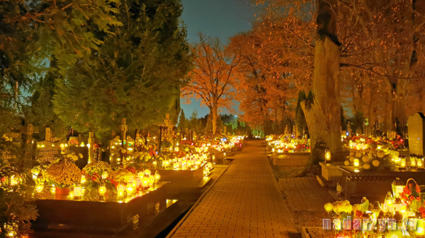 Wszystkich Świętych - Cmentarz nocą