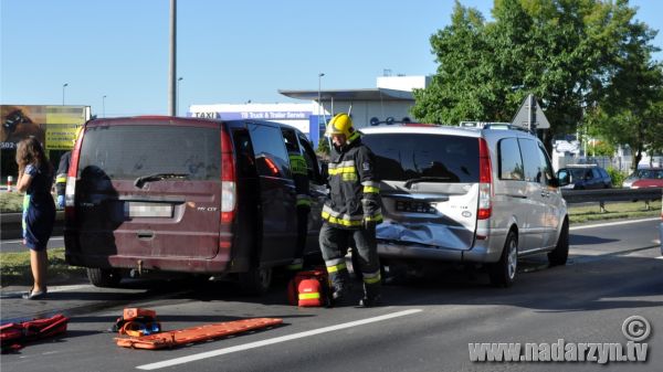 Dwie kolizje i sześć rozbitych aut