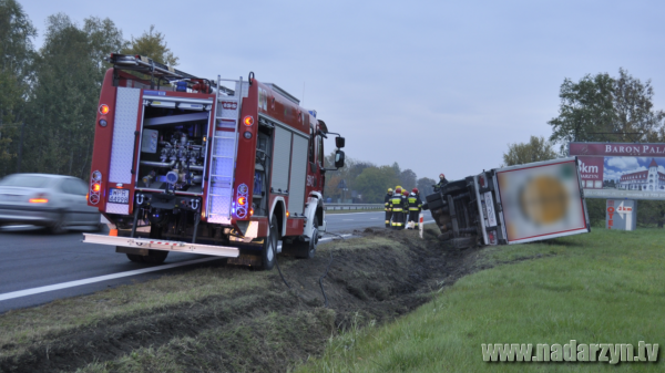 TIR wjechał do rowu