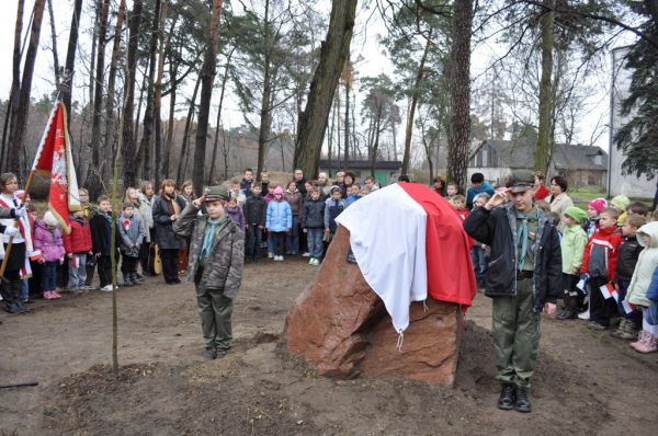 ODSŁONIĘCIE POMNIKA 