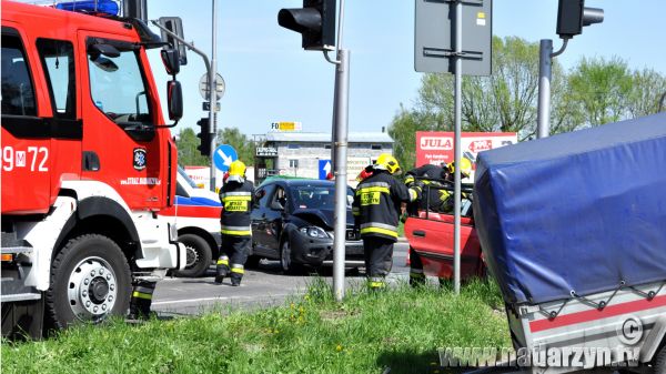 Nieuwaga i brak świateł wynikiem kolejnego wypadku