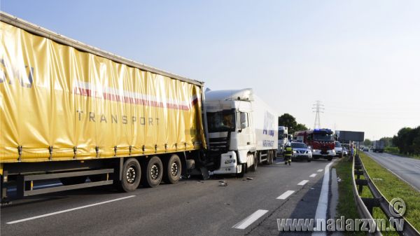 Tir najechał na tira